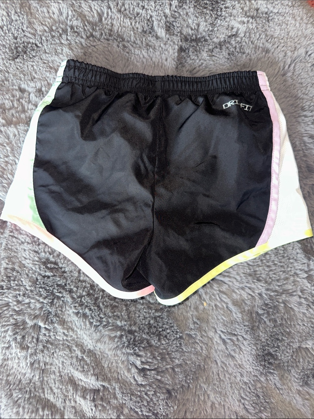 Girls Athletic Shorts. Size 6 - Picture 7 of 7